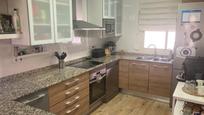 Cuina de Casa adosada en venda en La Pobla de Vallbona amb Aire condicionat, Calefacció i Jardí privat