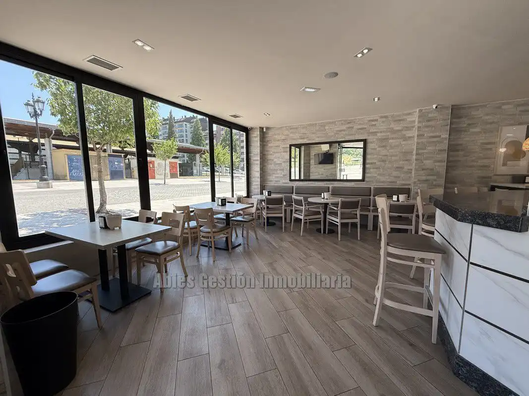 Local comercial en venta en Candamo 3