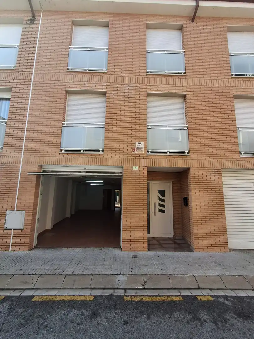 Vista exterior de Casa adosada en venda en Tortosa amb Aire condicionat, Calefacció i Jardí privat