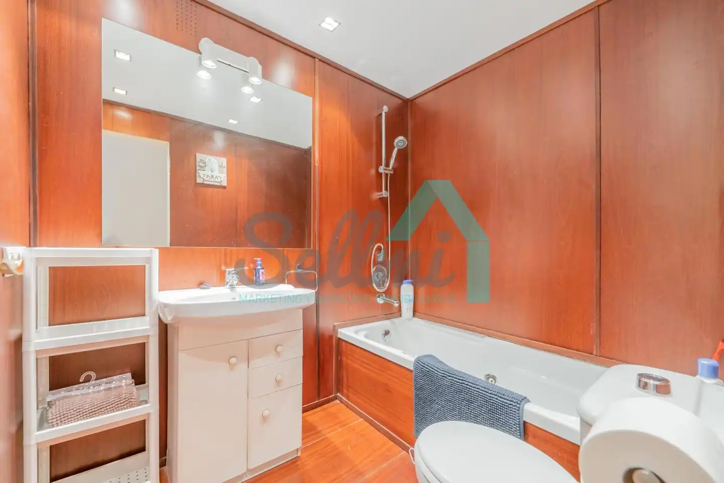 Badezimmer von Wohnung zur Miete in Oviedo  mit Heizung, Parkett und Terrasse