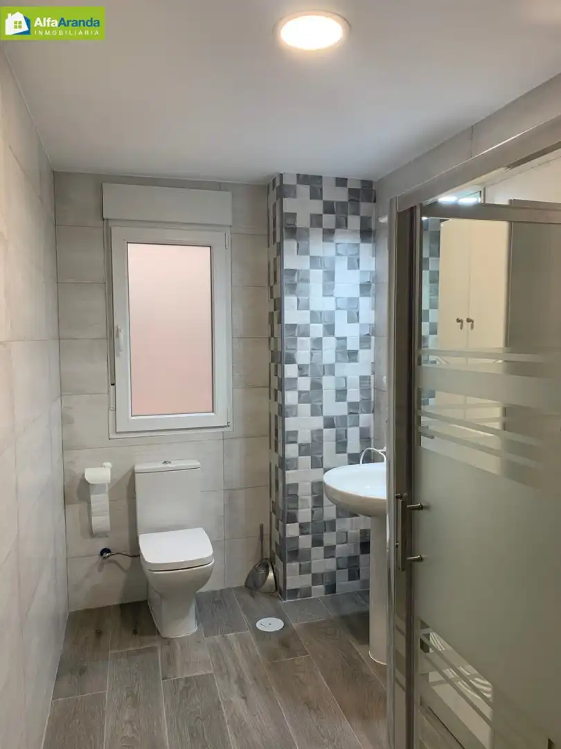 Baño de Piso en venta en Aranda de Duero con Calefacción, Parquet y Terraza
