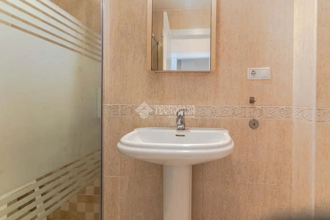 Baño de Piso en venta en La Zubia con Terraza
