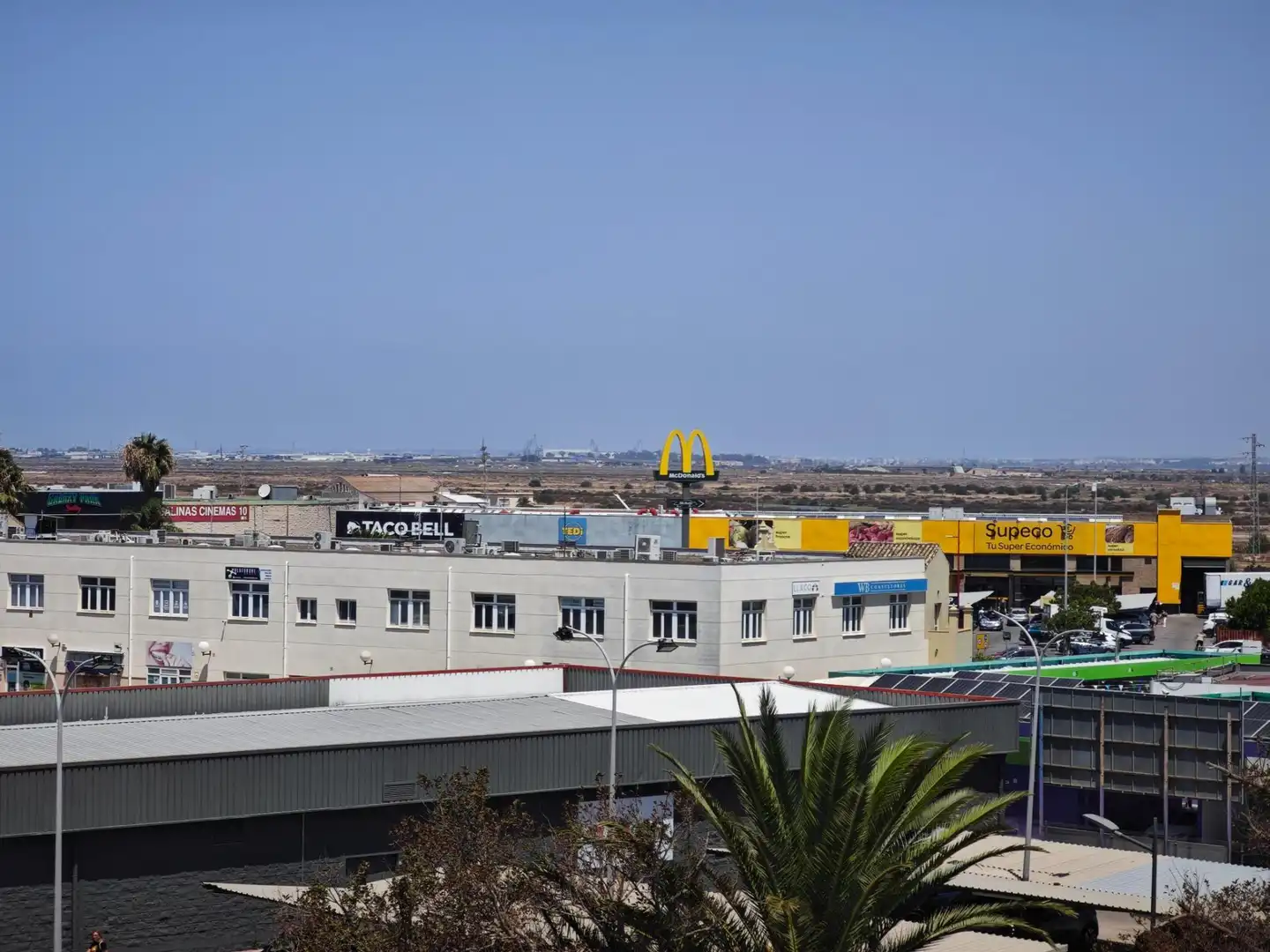 Vista exterior de Piso en venta en Chiclana de la Frontera con Aire acondicionado y Terraza