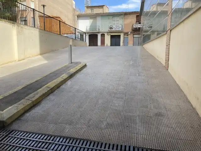 Aparcament de Pis en venda en Castellón de la Plana / Castelló de la Plana amb Calefacció, Terrassa i Traster