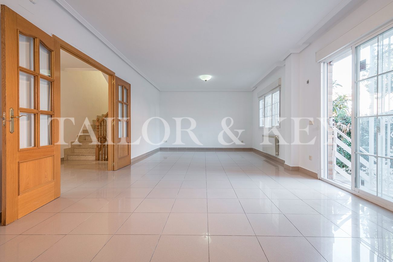 Living room of House or chalet for sale in Villanueva del Pardillo  with Air Conditioner, Heating and Terrace