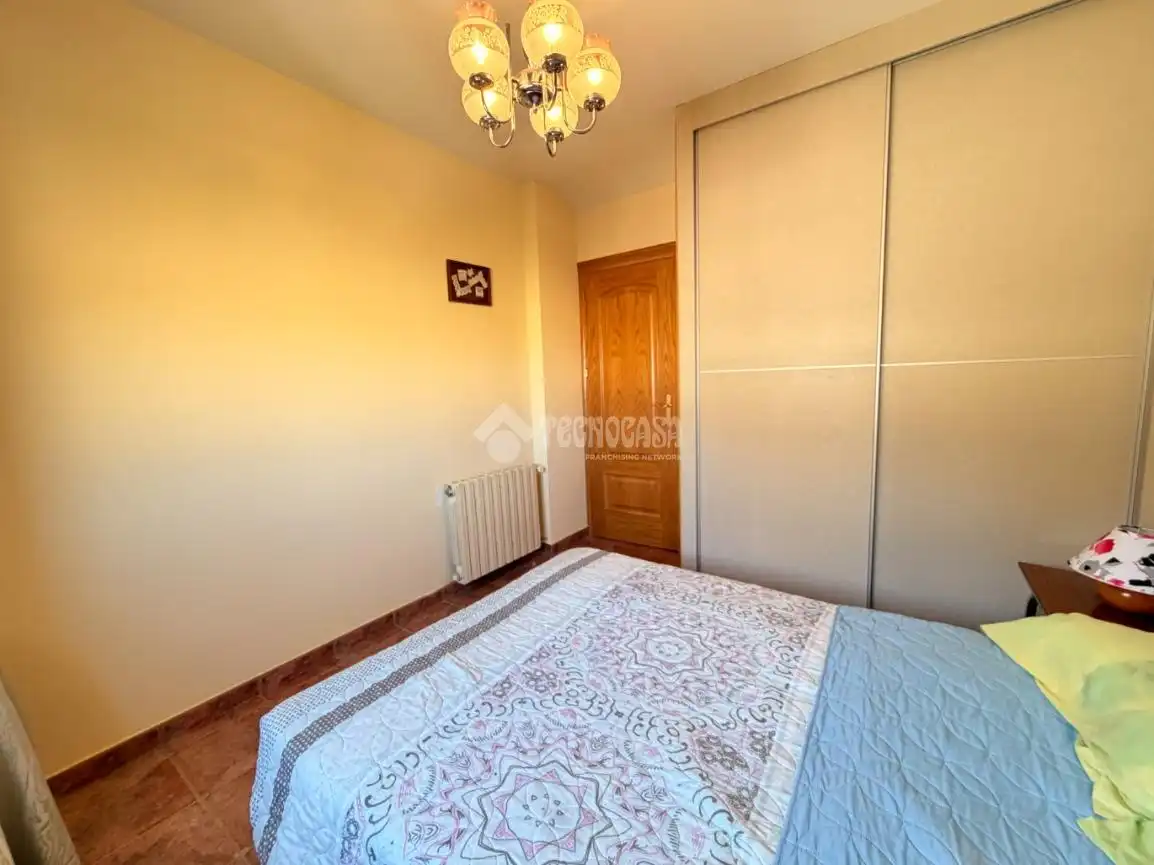 Habitación de Casa adosada en venta en Segovia con Calefacción