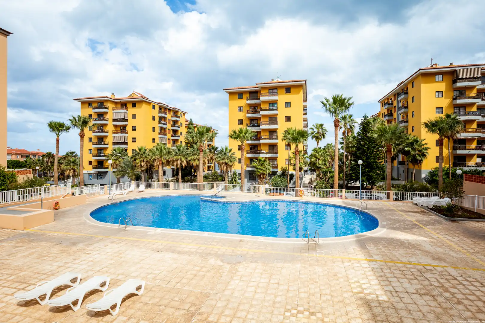 Swimming pool of Apartments for rent in Candelaria  with Air Conditioner, Heating and Parquet flooring