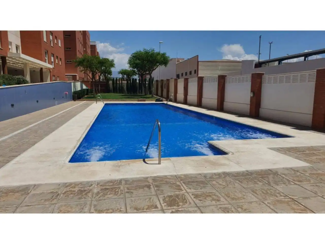 Piscina de Pis de lloguer en  Almería Capital amb Aire condicionat, Moblat i Piscina comunitària