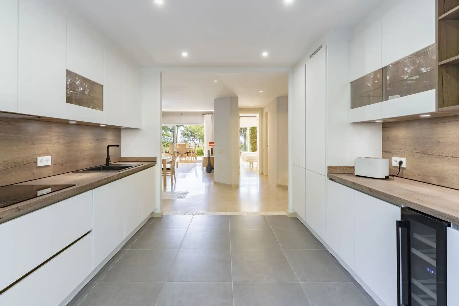 Cuina de Apartament en venda en Marbella amb Aire condicionat, Jardí privat i Terrassa
