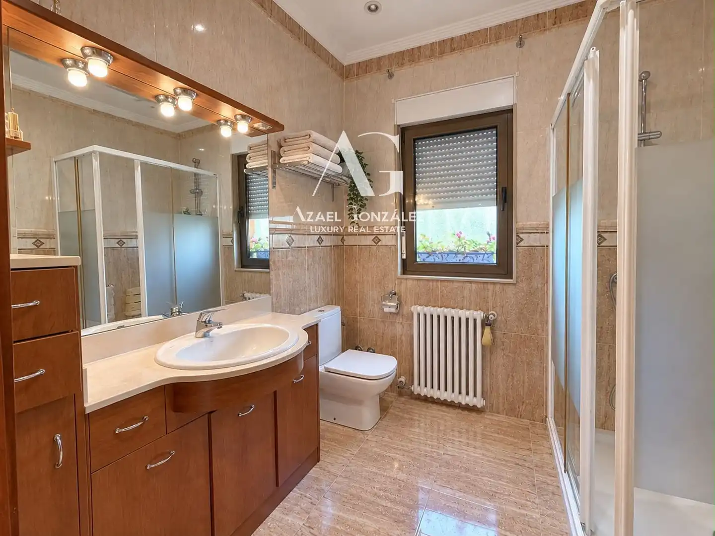 Baño de Casa o chalet en venta en Torrelavega  con Calefacción y Amueblado