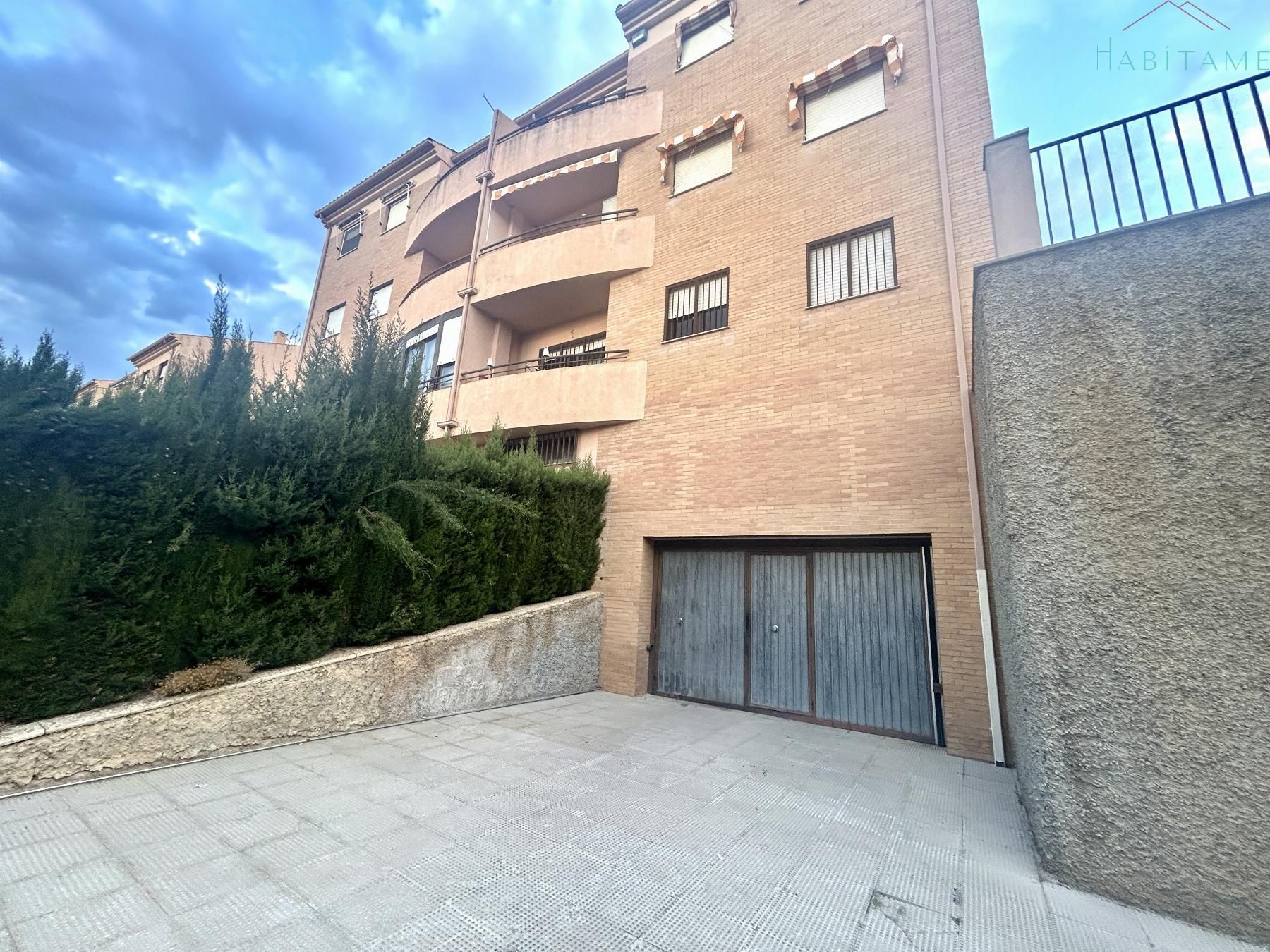 Exterior view of Garage for sale in  Granada Capital