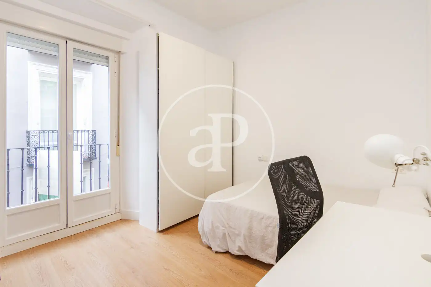 Bedroom of Flat for sale in Madrid  with Air Conditioner, Heating and Furnished