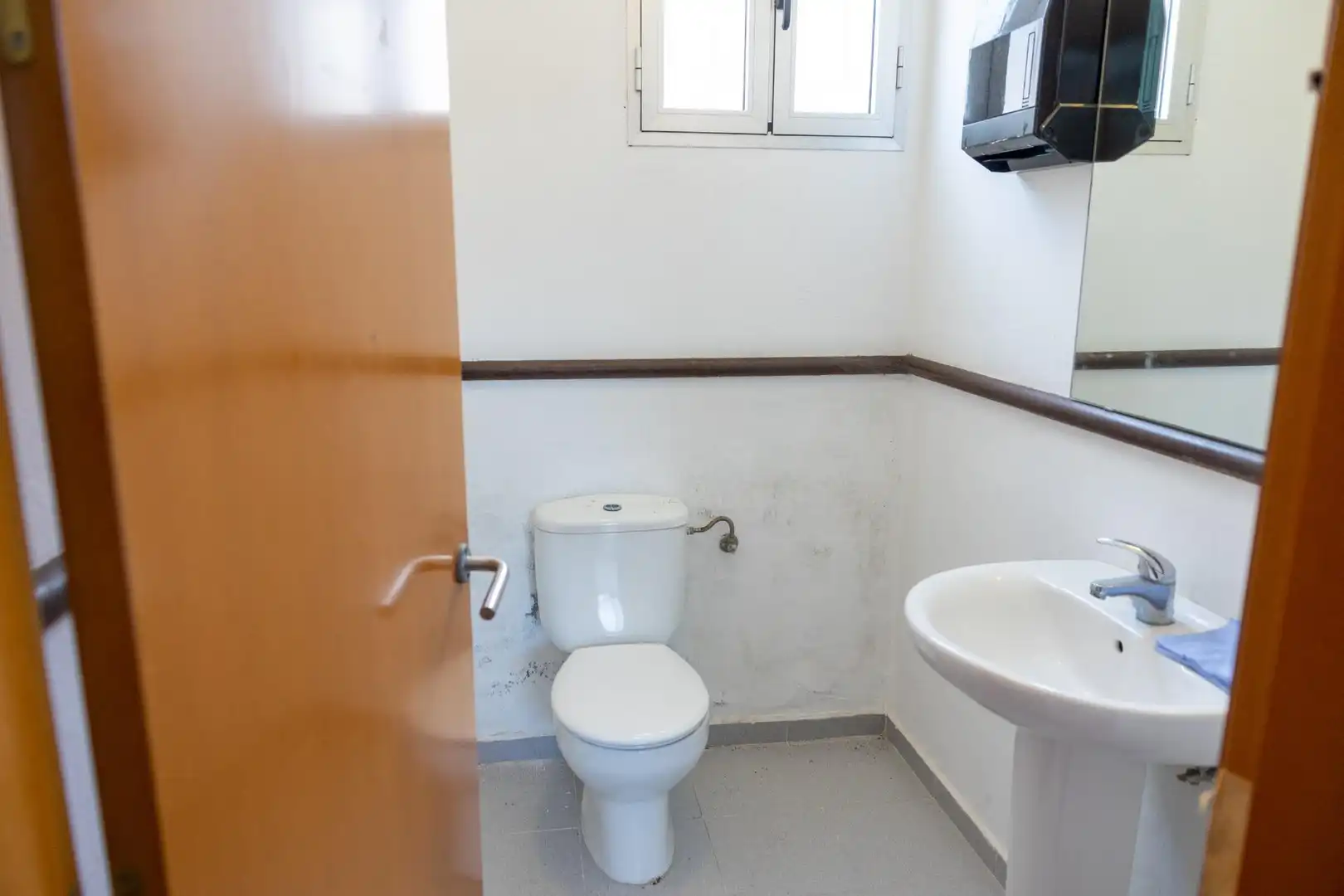 Baño de Nave industrial de alquiler en Chipiona