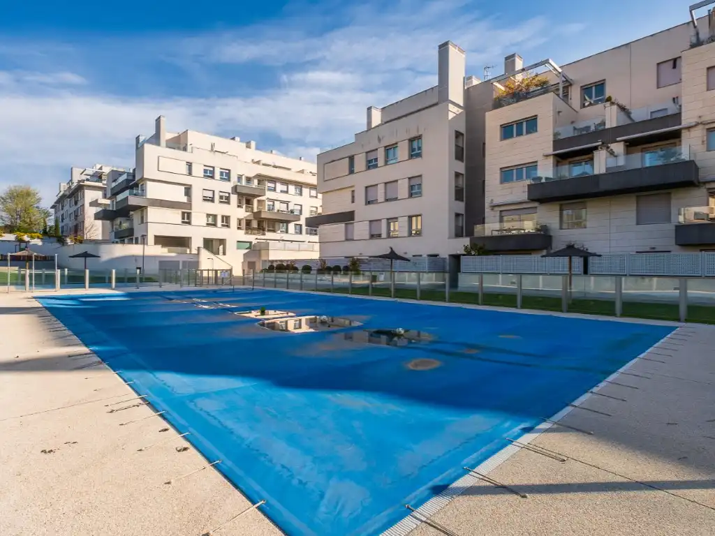 Piscina de Piso en venta en Madrid con Aire acondicionado, Jardín privado y Terraza