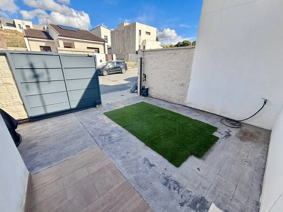 Casa adosada en venta en Olías del Rey con Aire acondicionado, Calefacción y Piscina