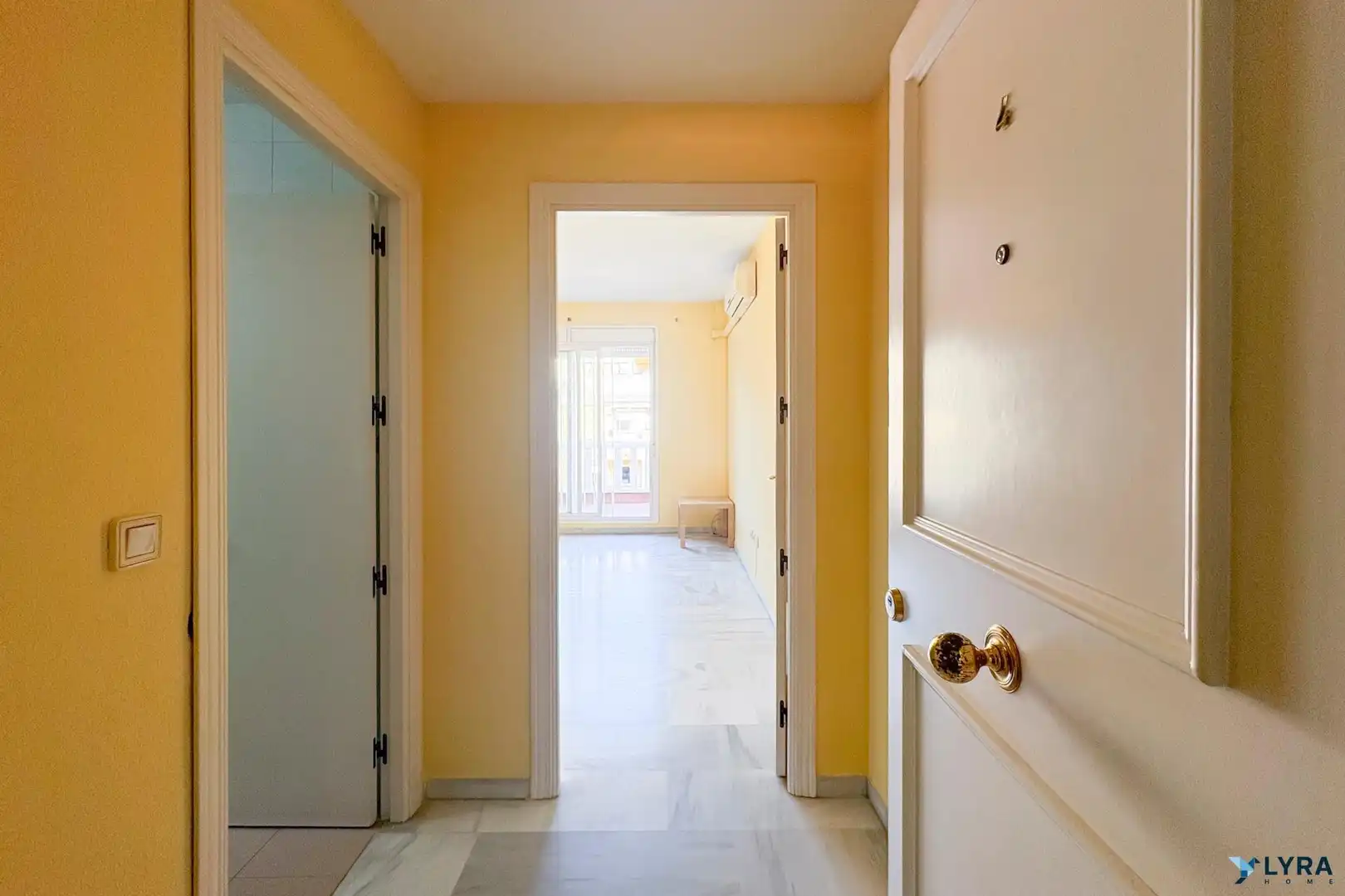 Flat for rent in Tomares  with Balcony and Community pool
