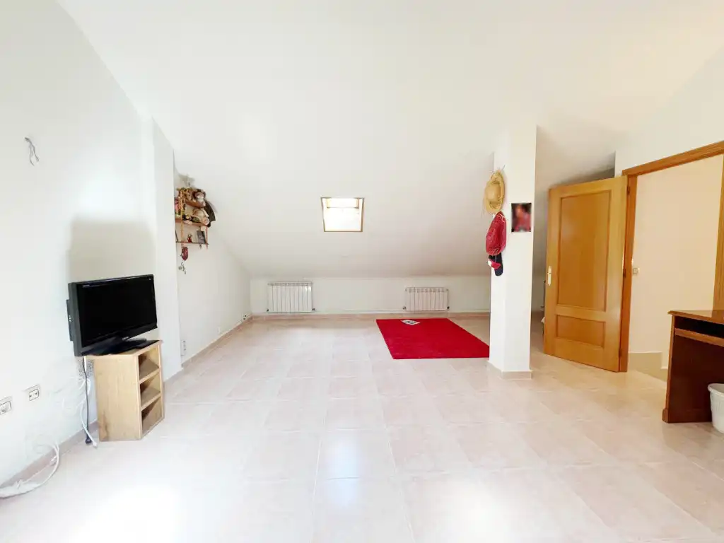 Casa o xalet en venda en Alcalá de Henares amb Aire condicionat, Calefacció i Jardí privat