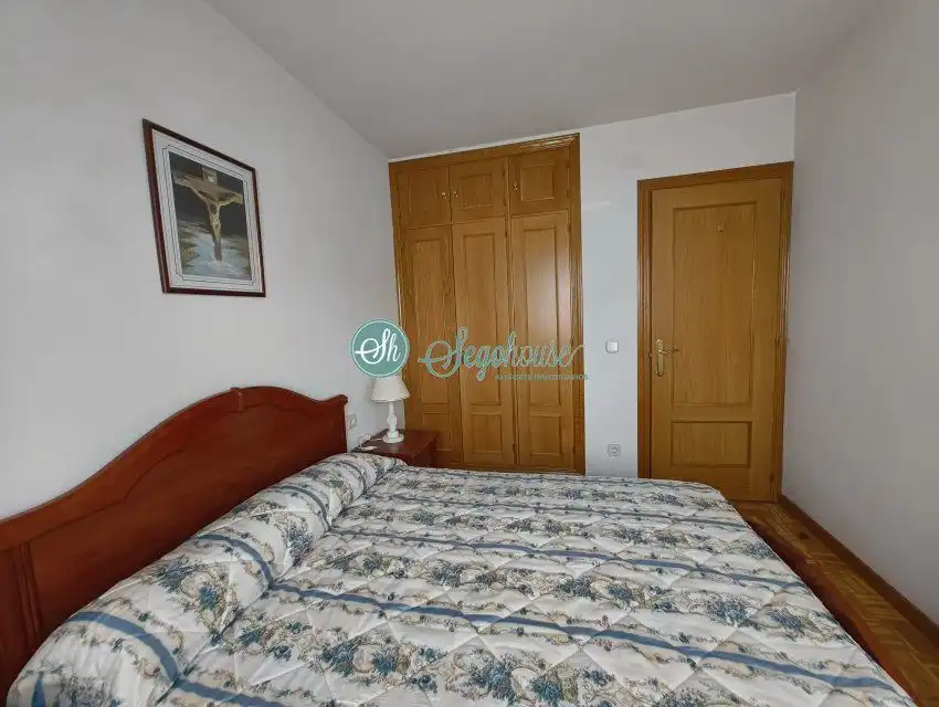 Habitación de Piso de alquiler en San Cristóbal de Segovia con Calefacción, Parquet y Amueblado