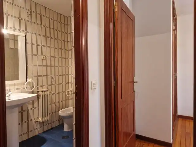 Baño de Piso en venta en Teo con Calefacción, Parquet y Trastero