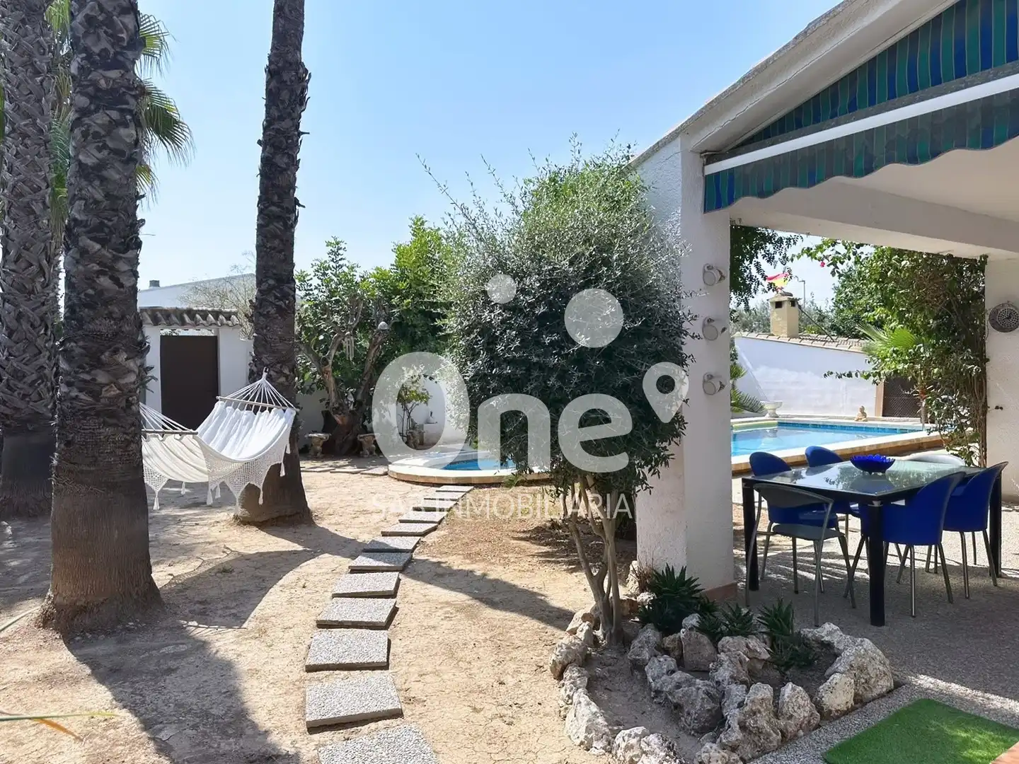 Vista exterior de Casa o xalet en venda en L'Eliana amb Aire condicionat, Calefacció i Jardí privat