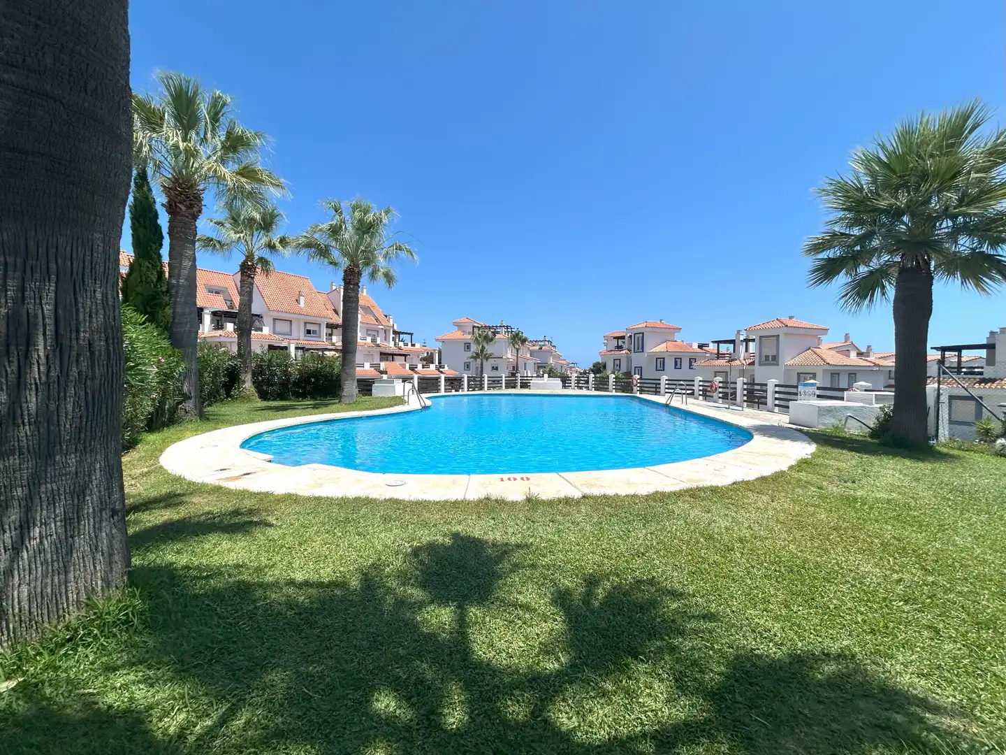 Piscina de Planta baja en venta en Manilva con Aire acondicionado, Terraza y Piscina