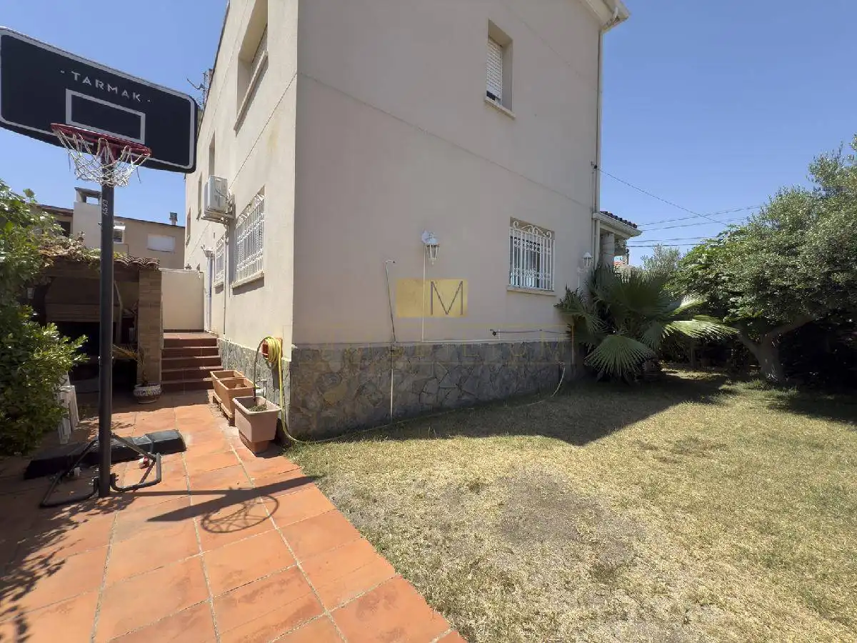 Jardí de Casa o xalet en venda en Sant Pere de Ribes amb Aire condicionat, Calefacció i Jardí privat