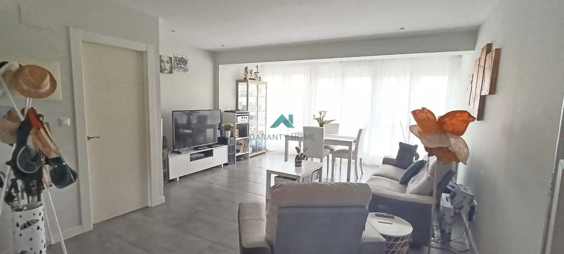 Sala d'estar de Àtic en venda en Laredo amb Calefacció, Jardí privat i Terrassa