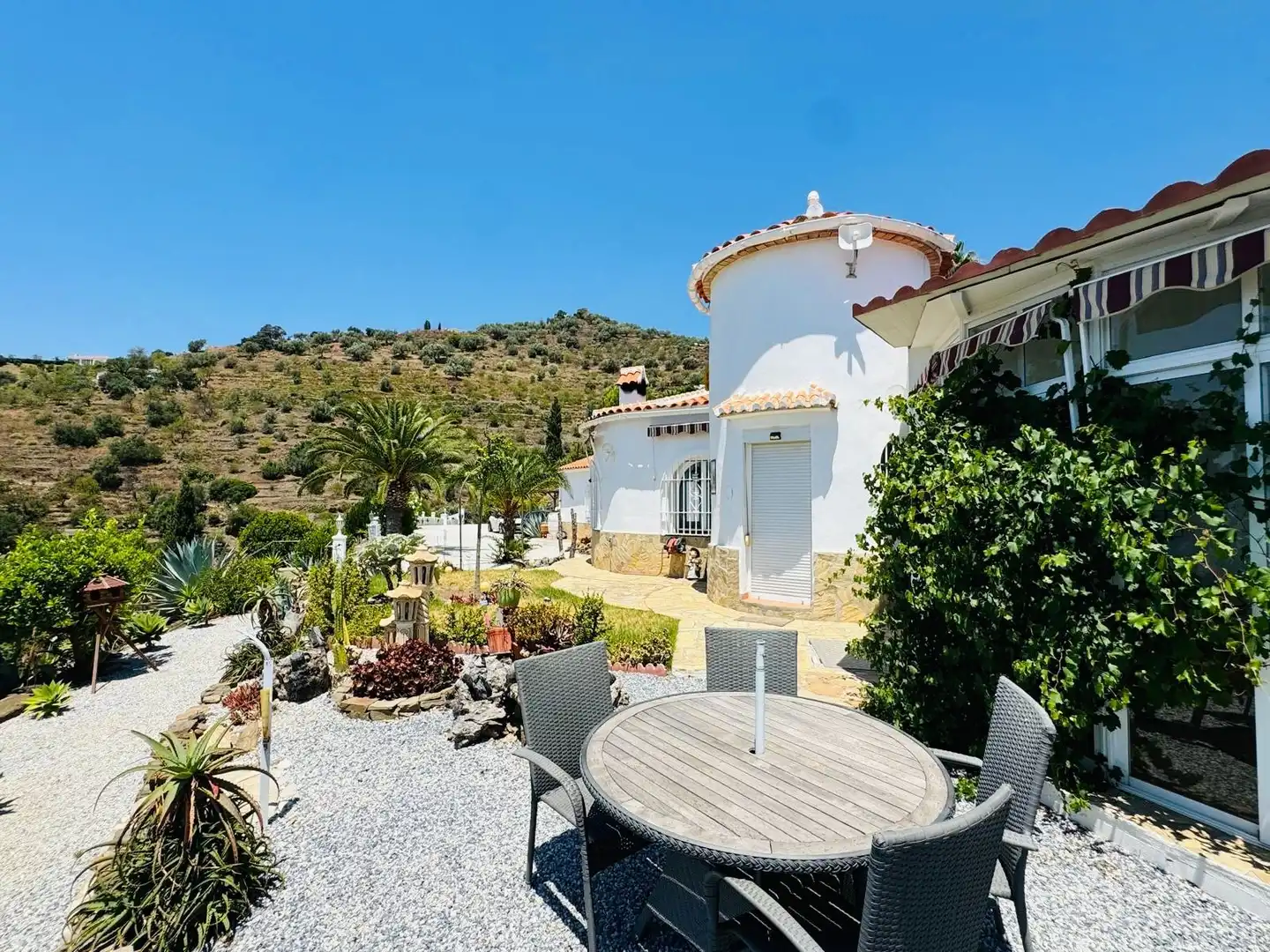 Vista exterior de Casa o xalet en venda en Arenas amb Aire condicionat, Jardí privat i Traster