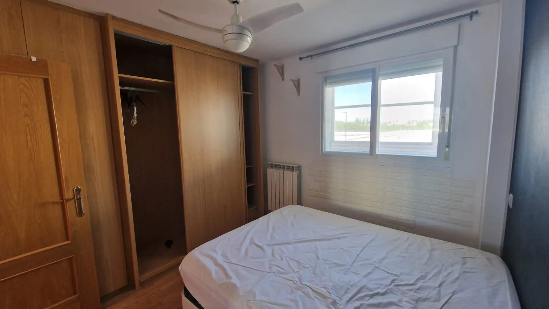 Habitación de Apartamento de alquiler en Zaragoza con Aire acondicionado, Calefacción y Parquet