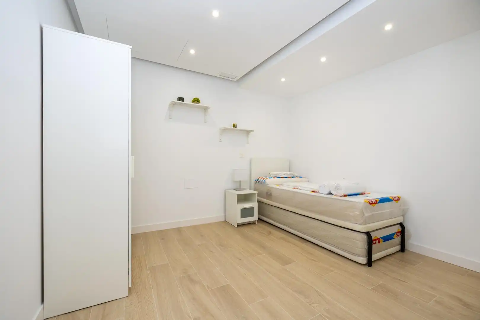 Flat for rent in Granada  with Air Conditioner and Heating