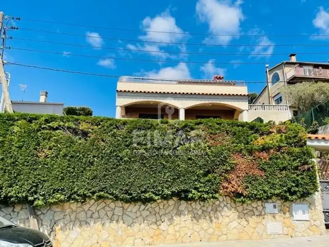 Vista exterior de Casa o xalet en venda en Tordera amb Jardí privat, Terrassa i Balcó