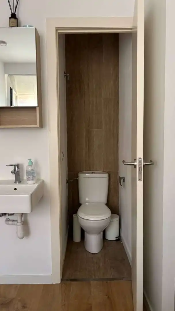 Badezimmer von Wohnung zur untervermieten in Barcelona mit Klimaanlage, Terrasse und Möbliert