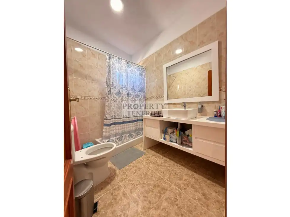 Badezimmer von Haus oder Chalet zum Verkauf in Guía de Isora mit Möbliert