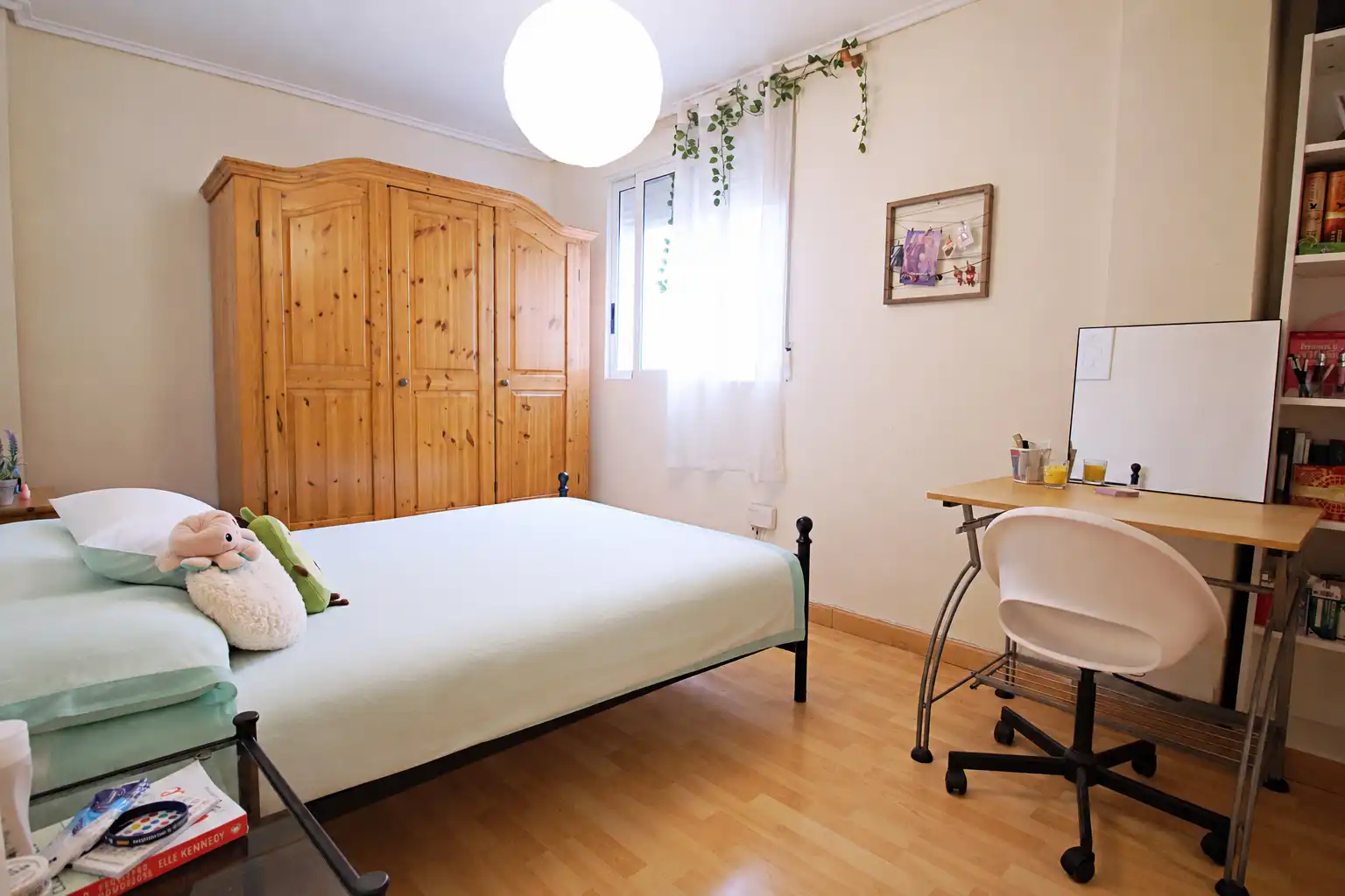 Bedroom of Flat for sale in Valencia  with Furnished, Oven and Washing machine