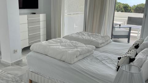 Foto 3 de Ático de alquiler en N/a, Puerto Banús, Málaga