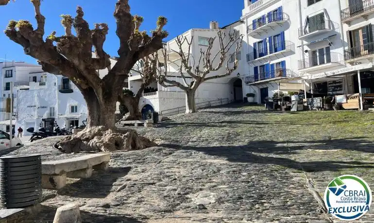 Vista exterior de Pis en venda en Cadaqués amb Moblat, Forn i Microones