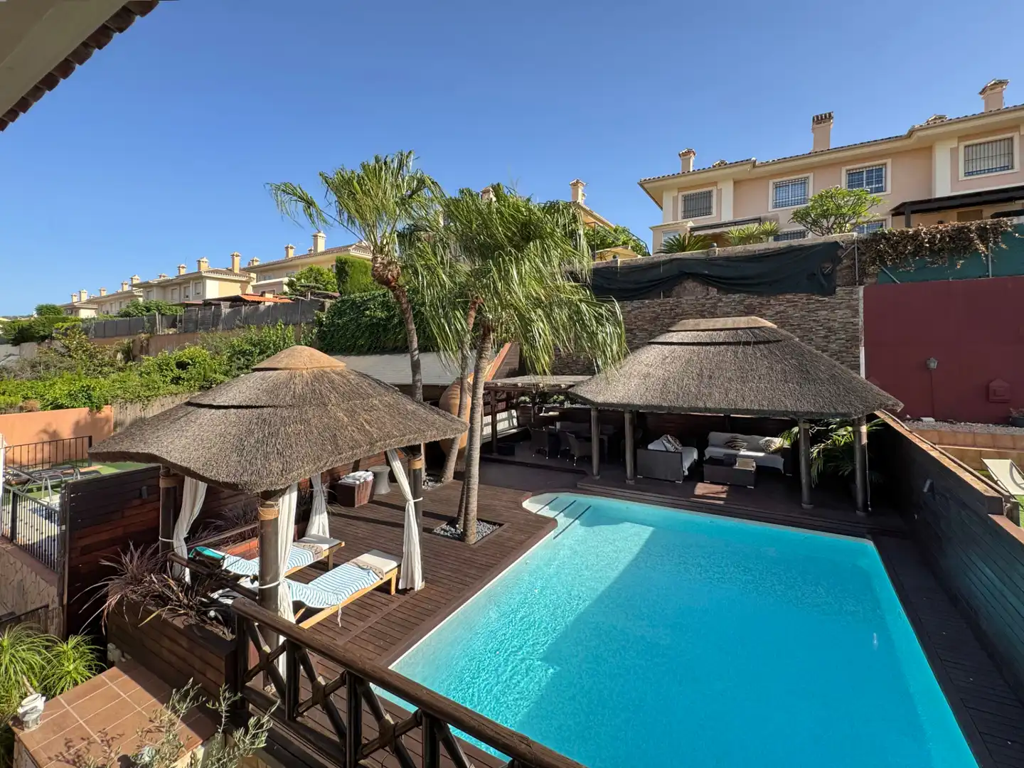 Casa adosada en venda en Alhaurín de la Torre amb Aire condicionat, Jardí privat i Parquet
