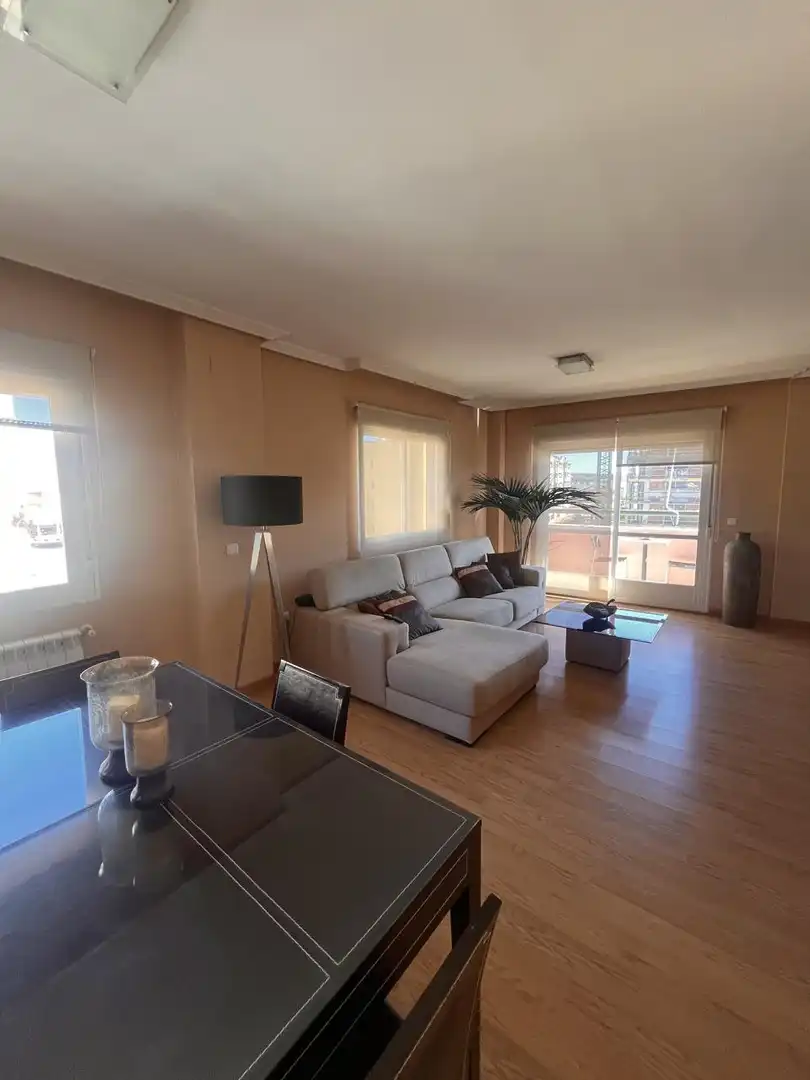 Sala de estar de Piso en venta en Plasencia con Aire acondicionado, Terraza y Amueblado