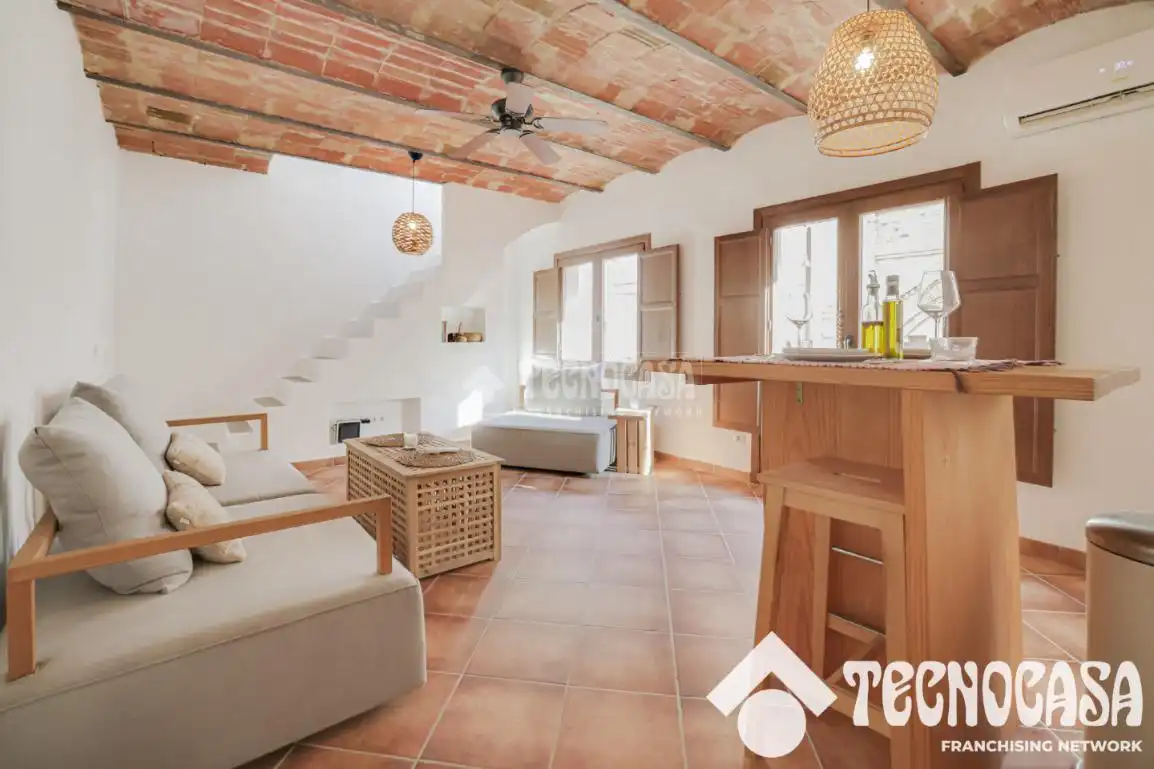 Sala d'estar de Pis en venda en Barcelona amb Aire condicionat i Balcó