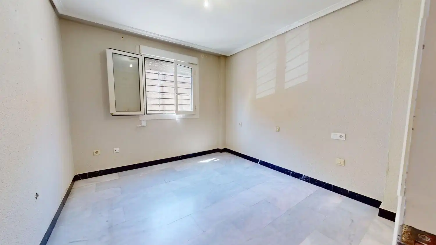 Schlafzimmer von Wohnung zum Verkauf in San Juan de Aznalfarache mit Klimaanlage, Heizung und Abstellraum