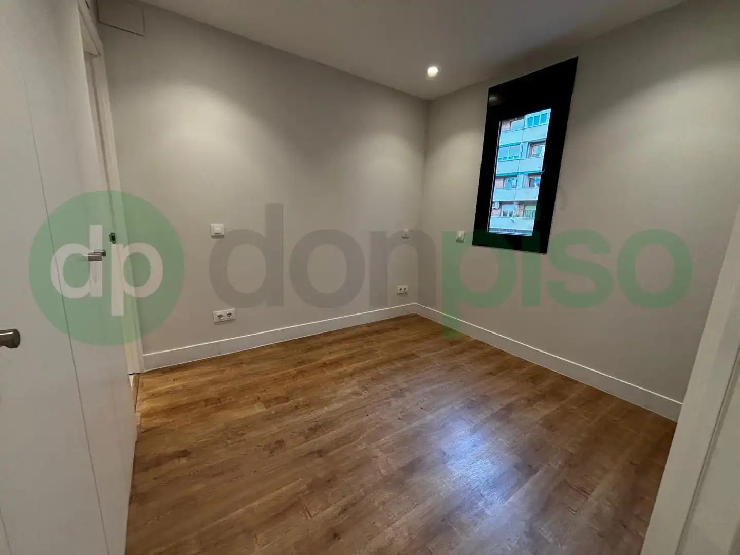 Flat for sale in Madrid  with Air Conditioner, Parquet flooring and Furnished