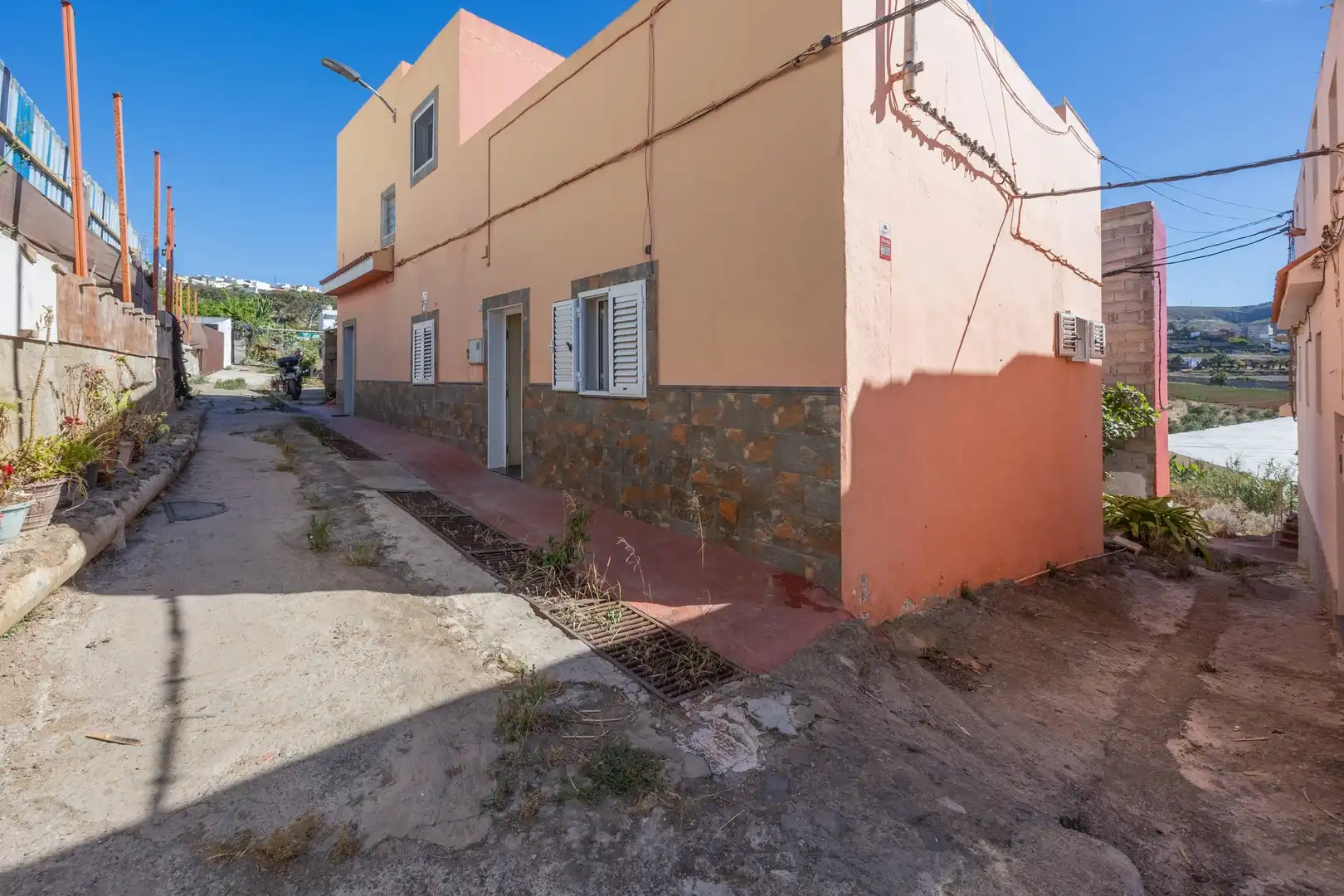 Country house with garden for sale in Lugar S JUAN