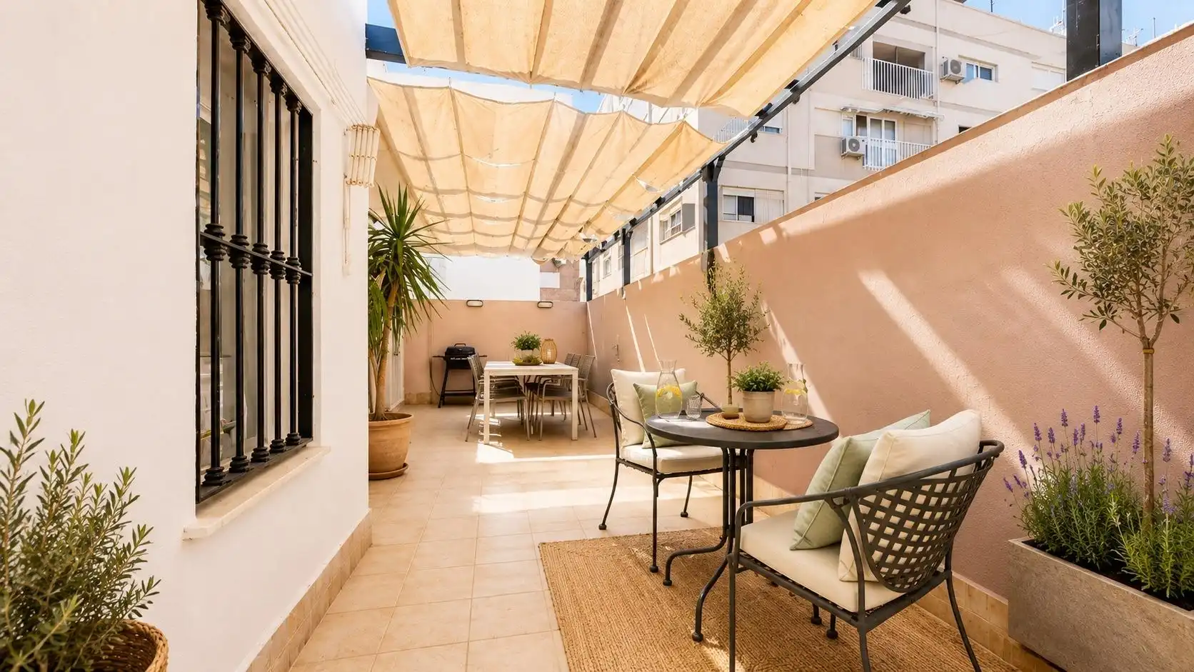 Terrassa de Casa o xalet en venda en Almería amb Aire condicionat, Calefacció i Parquet
