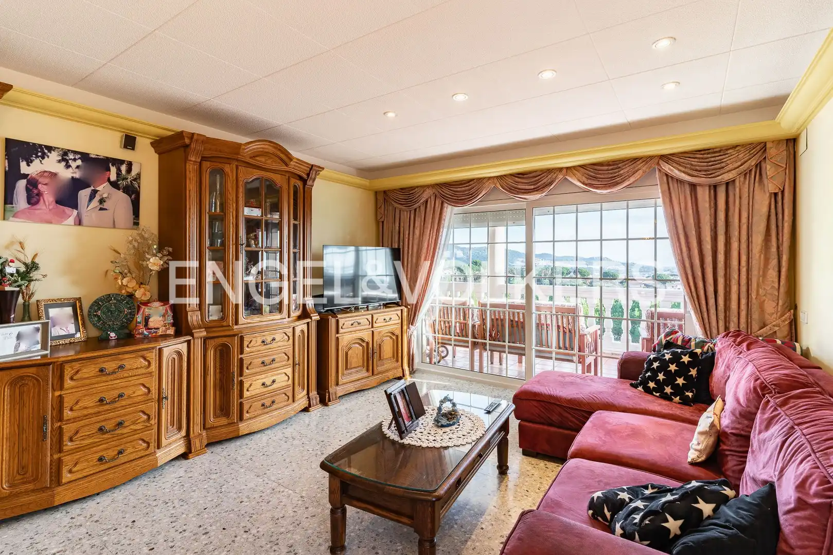 Sala d'estar de Casa o xalet en venda en Calella amb Calefacció, Jardí privat i Terrassa