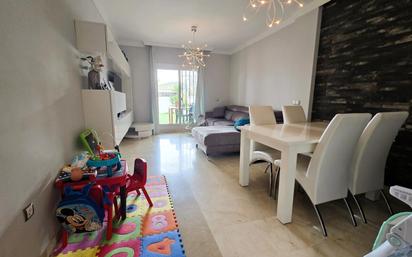 Sala d'estar de Planta baixa en venda en La Línea de la Concepción amb Aire condicionat, Parquet i Terrassa