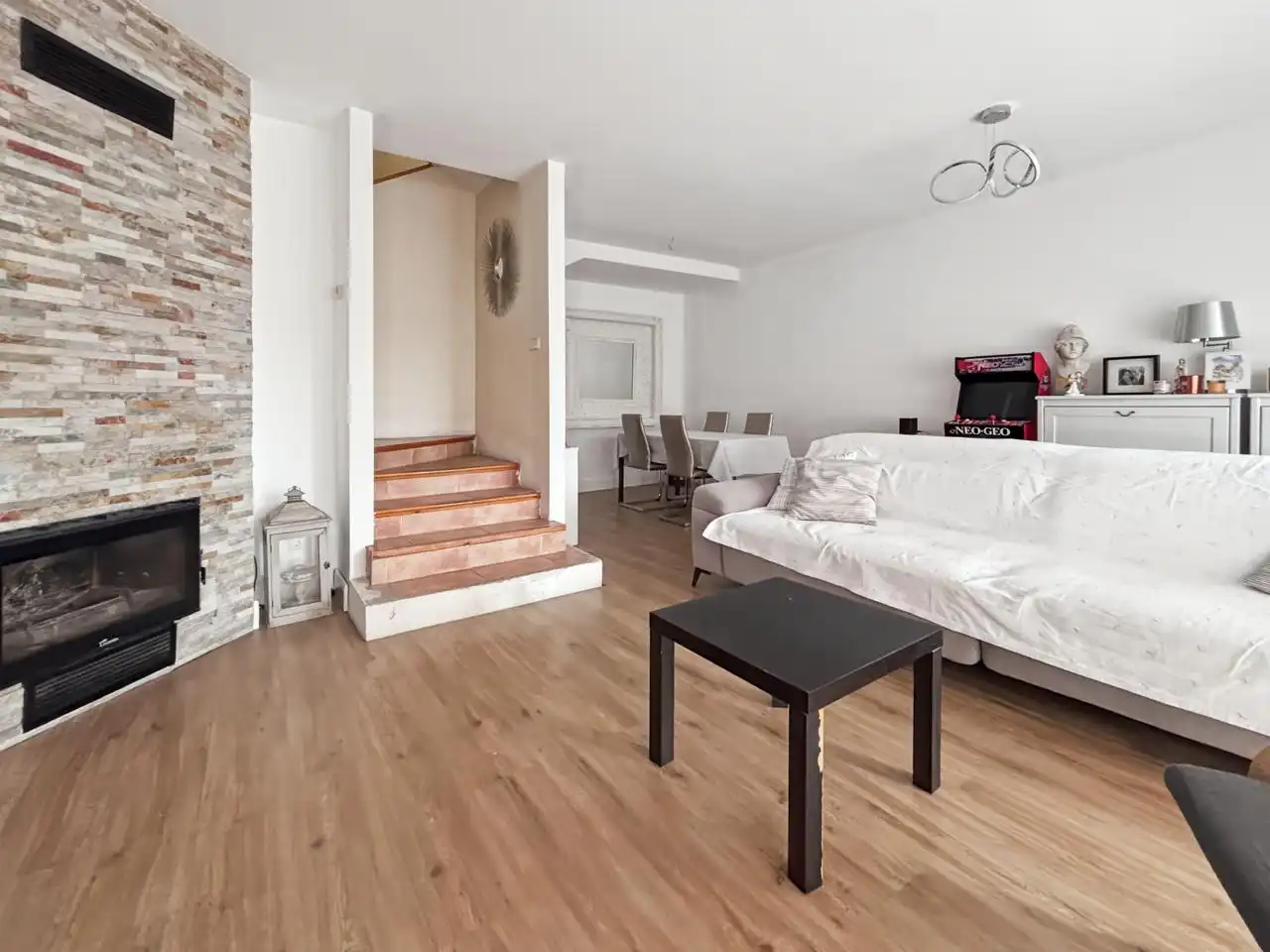 Sala d'estar de Casa o xalet en venda en Collado Mediano amb Aire condicionat, Terrassa i Piscina comunitària