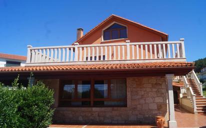 Vista exterior de Casa o xalet en venda en Muros amb Aire condicionat, Jardí privat i Terrassa