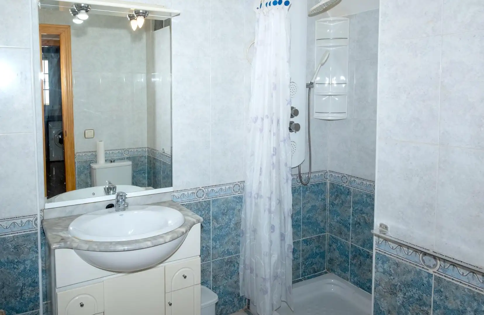 Baño de Casa adosada en venta en Torrevieja con Aire acondicionado, Calefacción y Jardín privado
