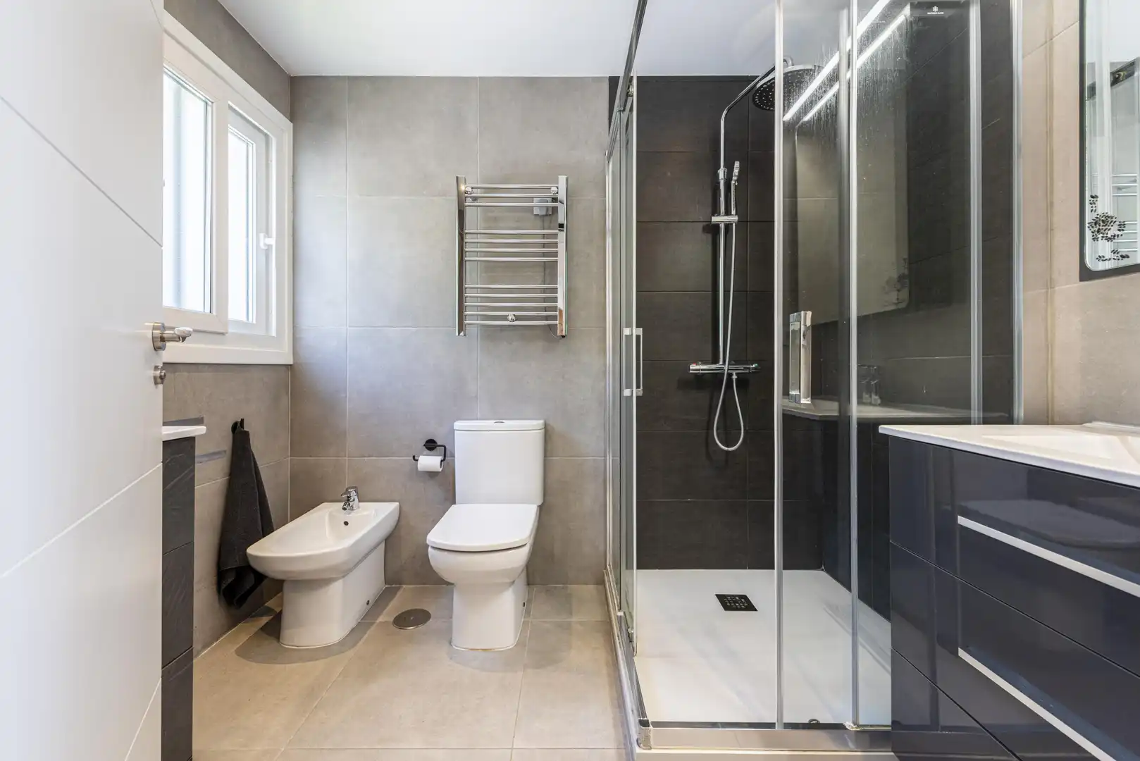 Bany de Apartament en venda en Benahavís amb Aire condicionat, Calefacció i Jardí privat
