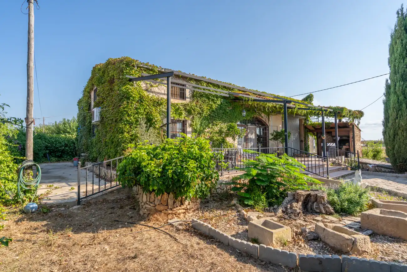 Vista exterior de Finca rústica en venda en L'Aldea amb Jardí privat, Terrassa i Moblat